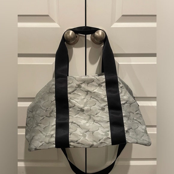 Weekend Bag - Picture 1 of 4